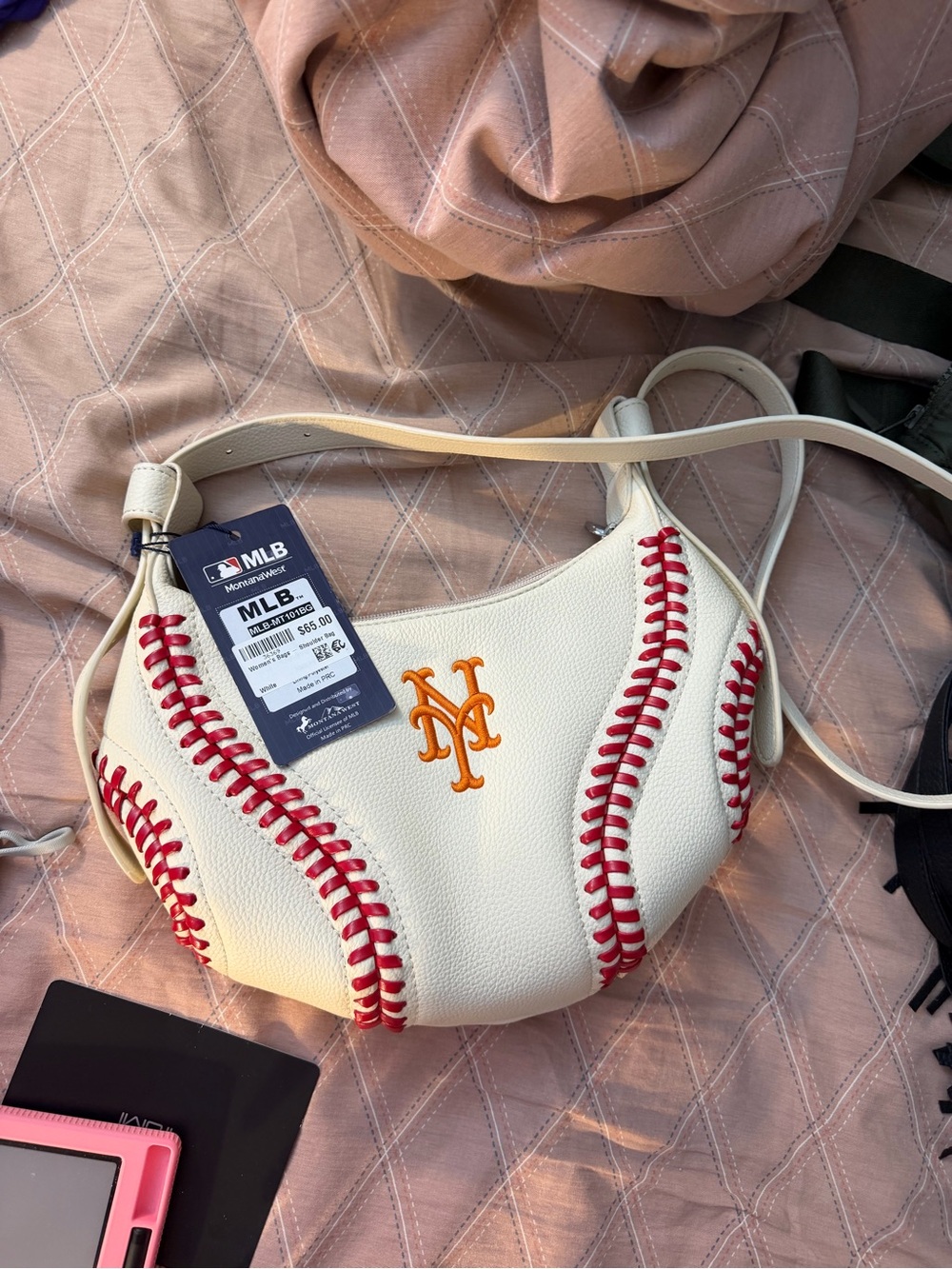 MLB New York Mets Ivory Shoulder Bag with crossbody belt